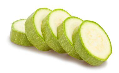 Dilimlenmiş kabak yolu beyaza izole edilmiş