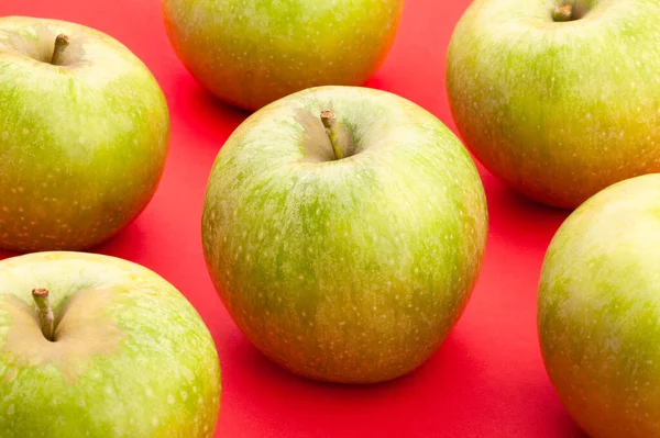 Granny Smith Apples Red Background — Stock Photo, Image