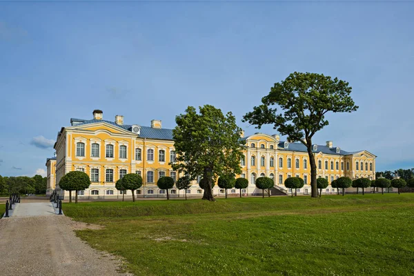 Palácio Rundale na Letónia. — Fotografia de Stock