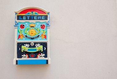 Postbox. Rutigliano. Puglia. İtalya. 