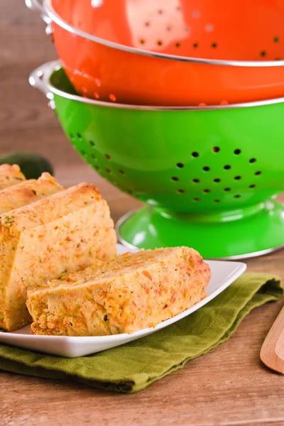 Pan de carne vegetal sobre mesa de madera . —  Fotos de Stock