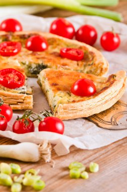 Pırasa ve domates salçası.