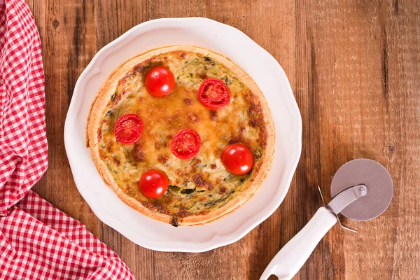 Leek and tomato quiche. — Stock Photo, Image