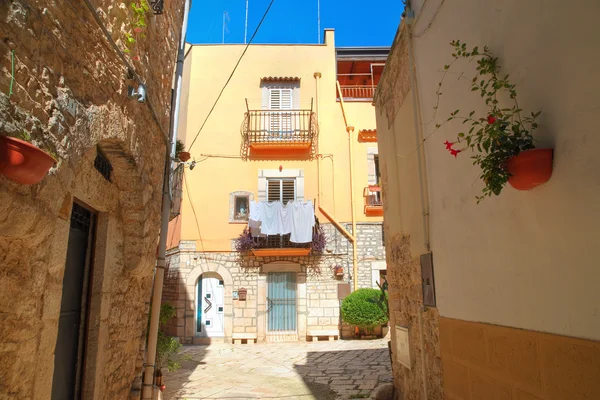 Steegje. Acquaviva delle fonti. Puglia. Italië. — Stockfoto