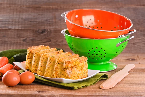 Pan de carne vegetal en plato blanco . —  Fotos de Stock