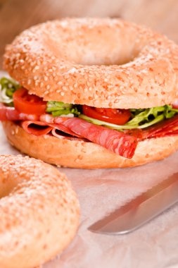 Susamlı simit ahşap tablo. 