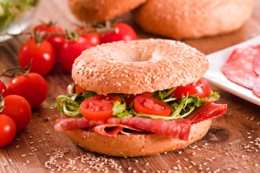 Susamlı simit ahşap tablo. 