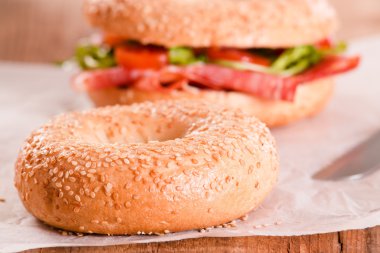 Susamlı simit ahşap tablo. 