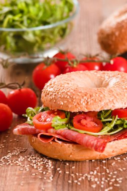 Susamlı simit ahşap tablo. 