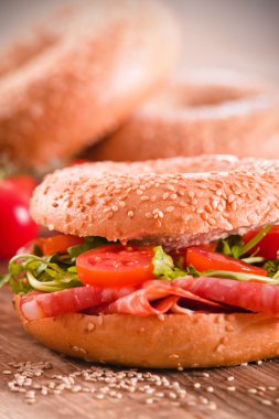 Susamlı simit ahşap tablo. 