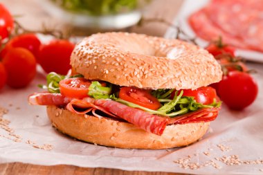 Susamlı simit ahşap tablo. 