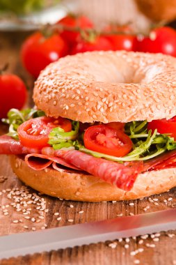 Susamlı simit ahşap tablo. 