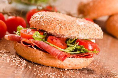 Susamlı simit ahşap tablo. 