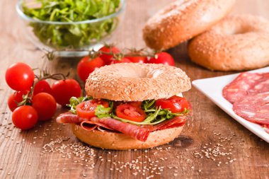 Susamlı simit ahşap tablo. 