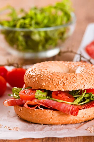 Susamlı simit ahşap tablo. 