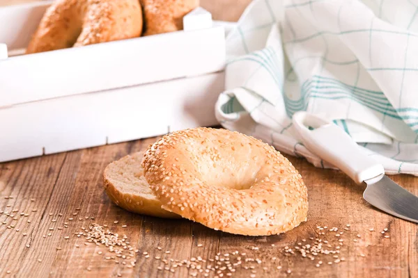 Sesame bagels on wooden table. — Stock Photo, Image