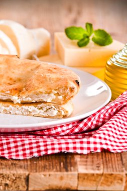 Beyaz yemek peynir focaccia ekmek. 