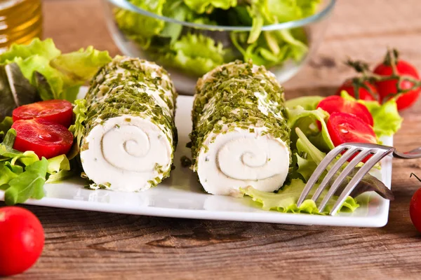 Goat cheese with salad and cherry tomatoes. — Stock Photo, Image