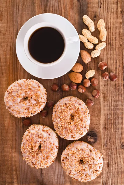 Donuts doces com polvilhas . — Fotografia de Stock