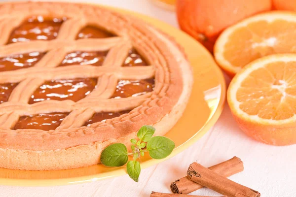 Jam tart on wooden table. — Stock Photo, Image