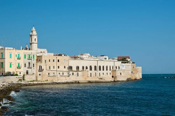 Molfetta 'nın panoramik görüntüsü. Puglia. İtalya. 