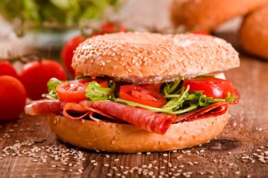 Susamlı simit ahşap tablo. 