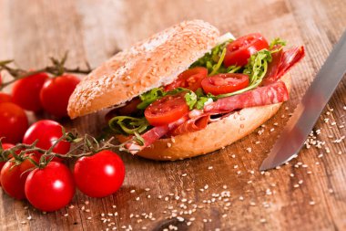 Susamlı simit ahşap tablo. 