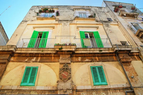 Palácio histórico. Molfetta. Puglia. Itália . — Fotografia de Stock