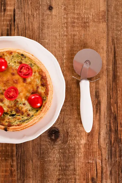 Quiche de alho-porro e tomate . — Fotografia de Stock