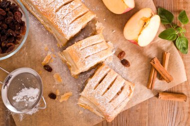 kagit üzerinde apple strudel.
