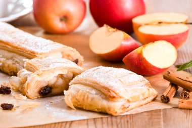 kagit üzerinde apple strudel.