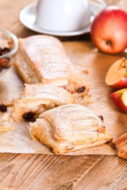 kagit üzerinde apple strudel.