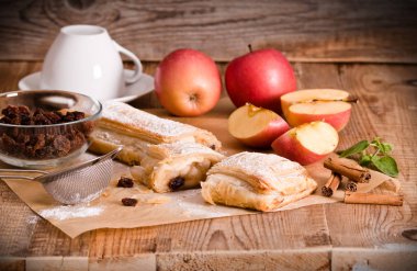 kagit üzerinde apple strudel.