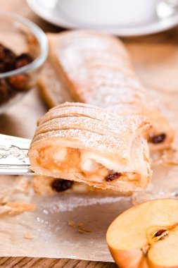 kagit üzerinde apple strudel.