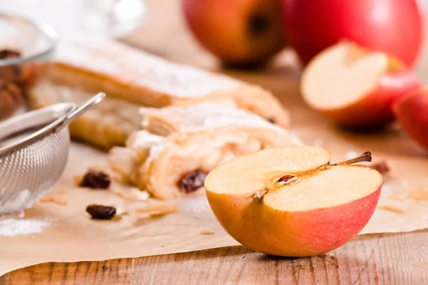 kagit üzerinde apple strudel.