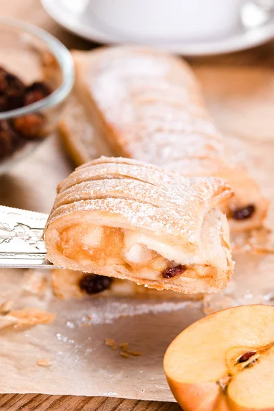 kagit üzerinde apple strudel.