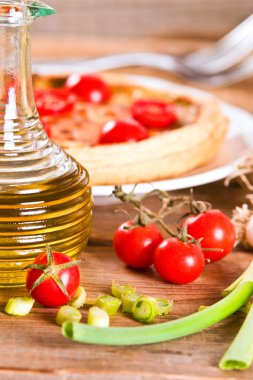 Pırasa ve domates salçası. 