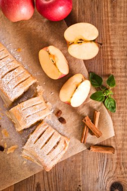 kagit üzerinde apple strudel. 