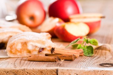 kagit üzerinde apple strudel. 