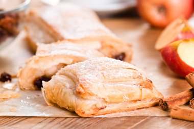 kagit üzerinde apple strudel. 