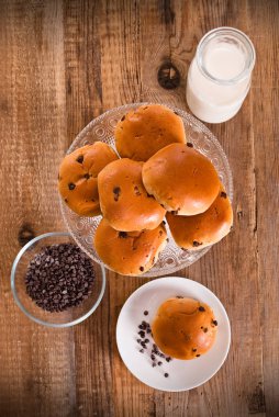 Çikolatalı börek ahşap tablo.
