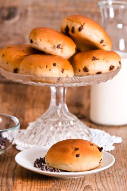 Çikolatalı börek ahşap tablo.