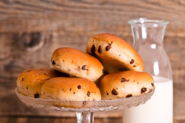 Çikolatalı börek ahşap tablo.