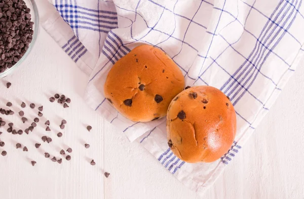 Çikolatalı börek ahşap tablo.