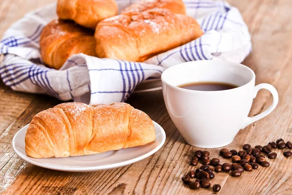 Breakfast with croissants on wooden table. — Stock Photo, Image