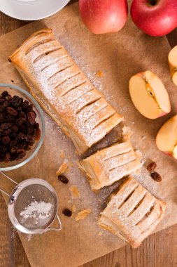 kagit üzerinde apple strudel. 