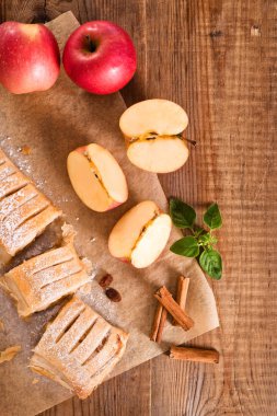 kagit üzerinde apple strudel. 