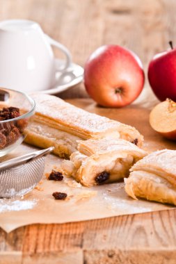 kagit üzerinde apple strudel. 
