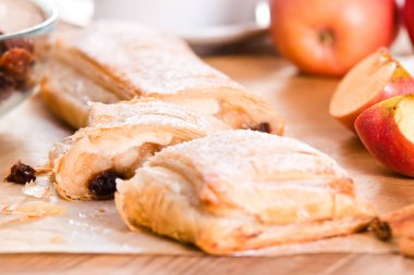 kagit üzerinde apple strudel. 