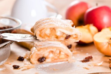 kagit üzerinde apple strudel. 